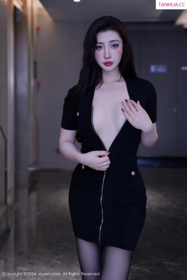  [XiuRen]高清写真图 2024.03.04 No.8170 蕾蕾醒了没 黑丝性感第8张图片